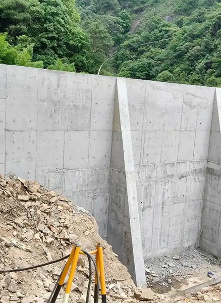 沧州任丘重力式挡土墙